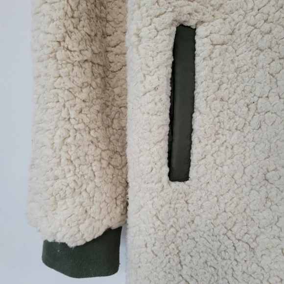 FINAL OFFER🔥 Reversible Sherpa Winter Coat - Picture 8 of 14